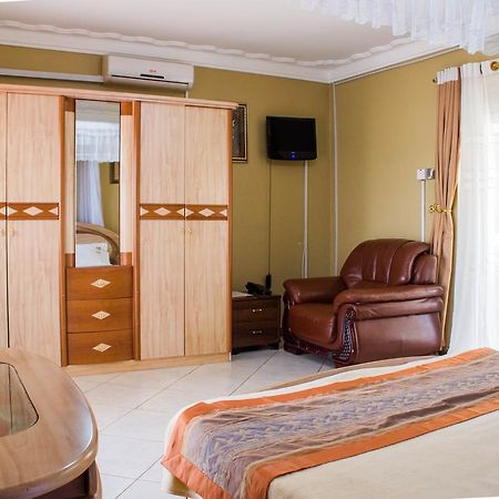 Desert Breeze Hotel Arua Esterno foto