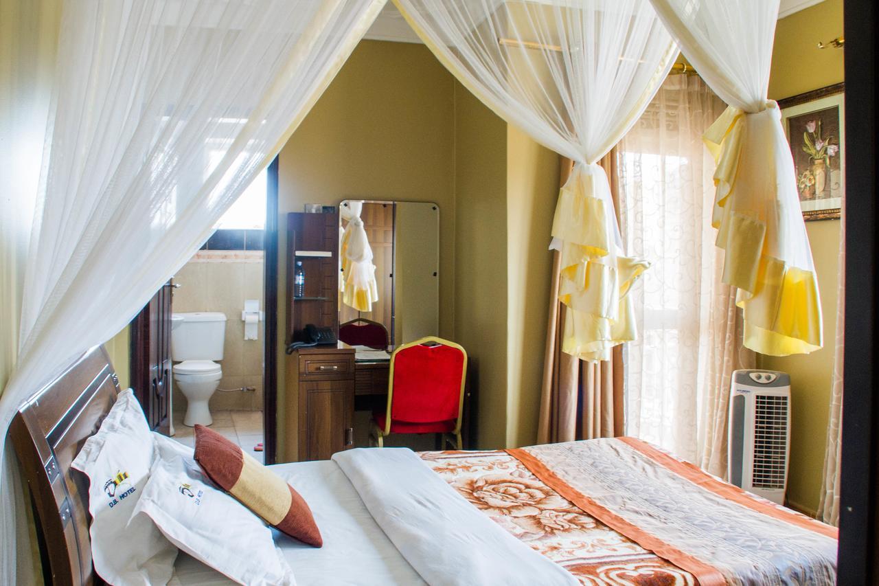 Desert Breeze Hotel Arua Esterno foto