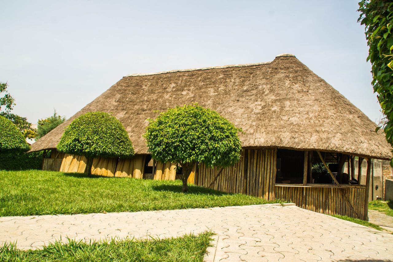 Desert Breeze Hotel Arua Esterno foto