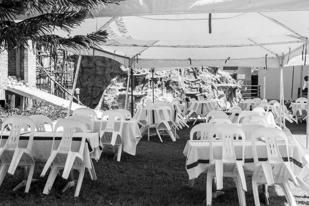 Desert Breeze Hotel Arua Esterno foto