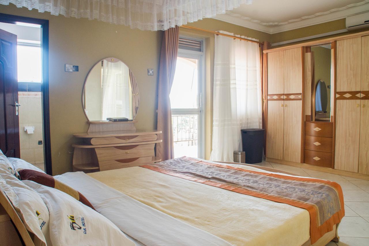 Desert Breeze Hotel Arua Esterno foto