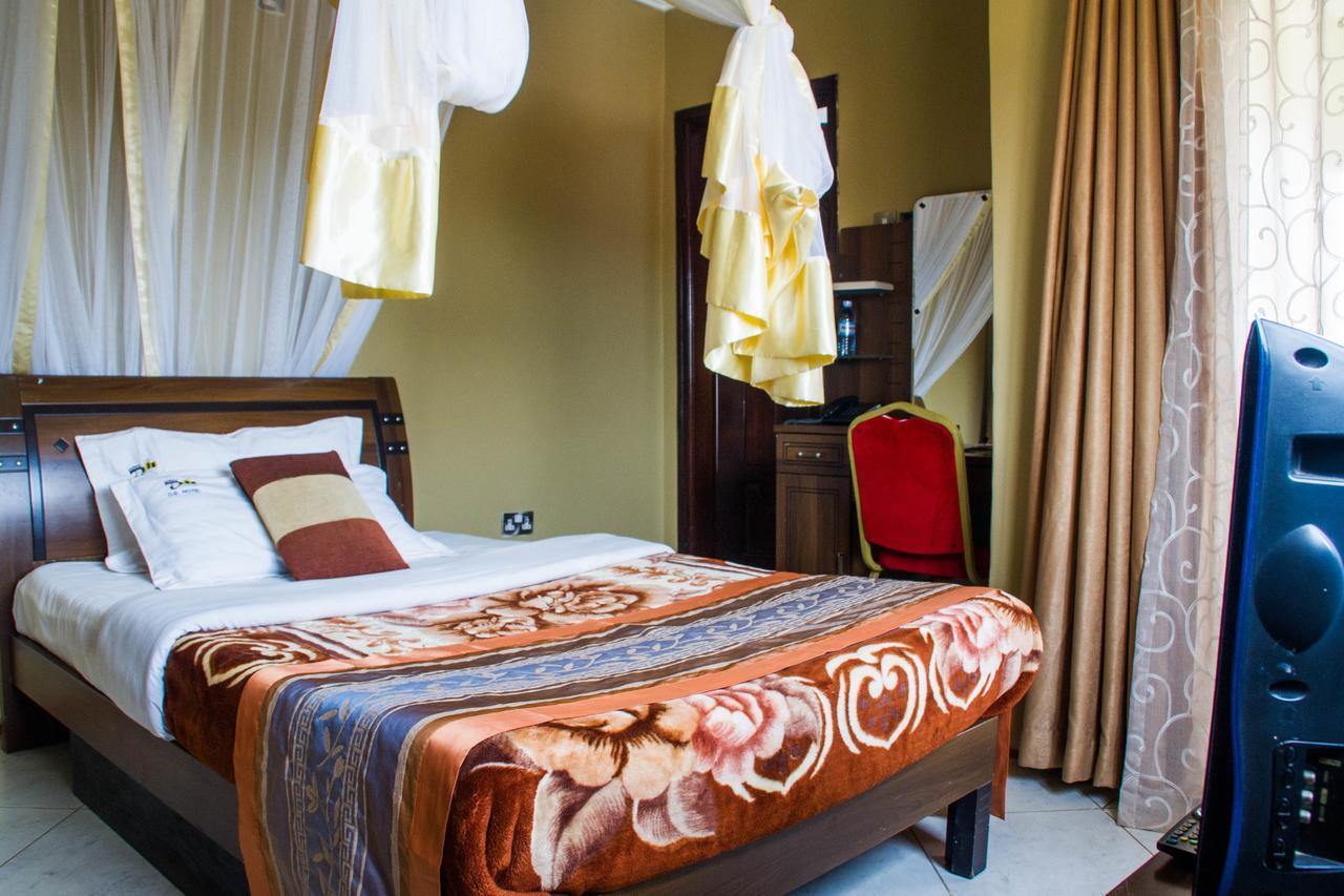 Desert Breeze Hotel Arua Esterno foto