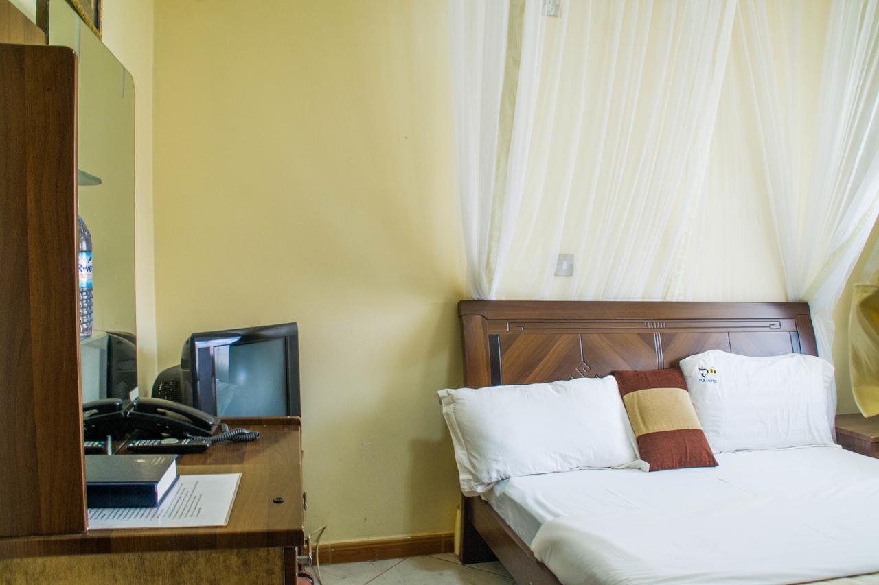 Desert Breeze Hotel Arua Esterno foto