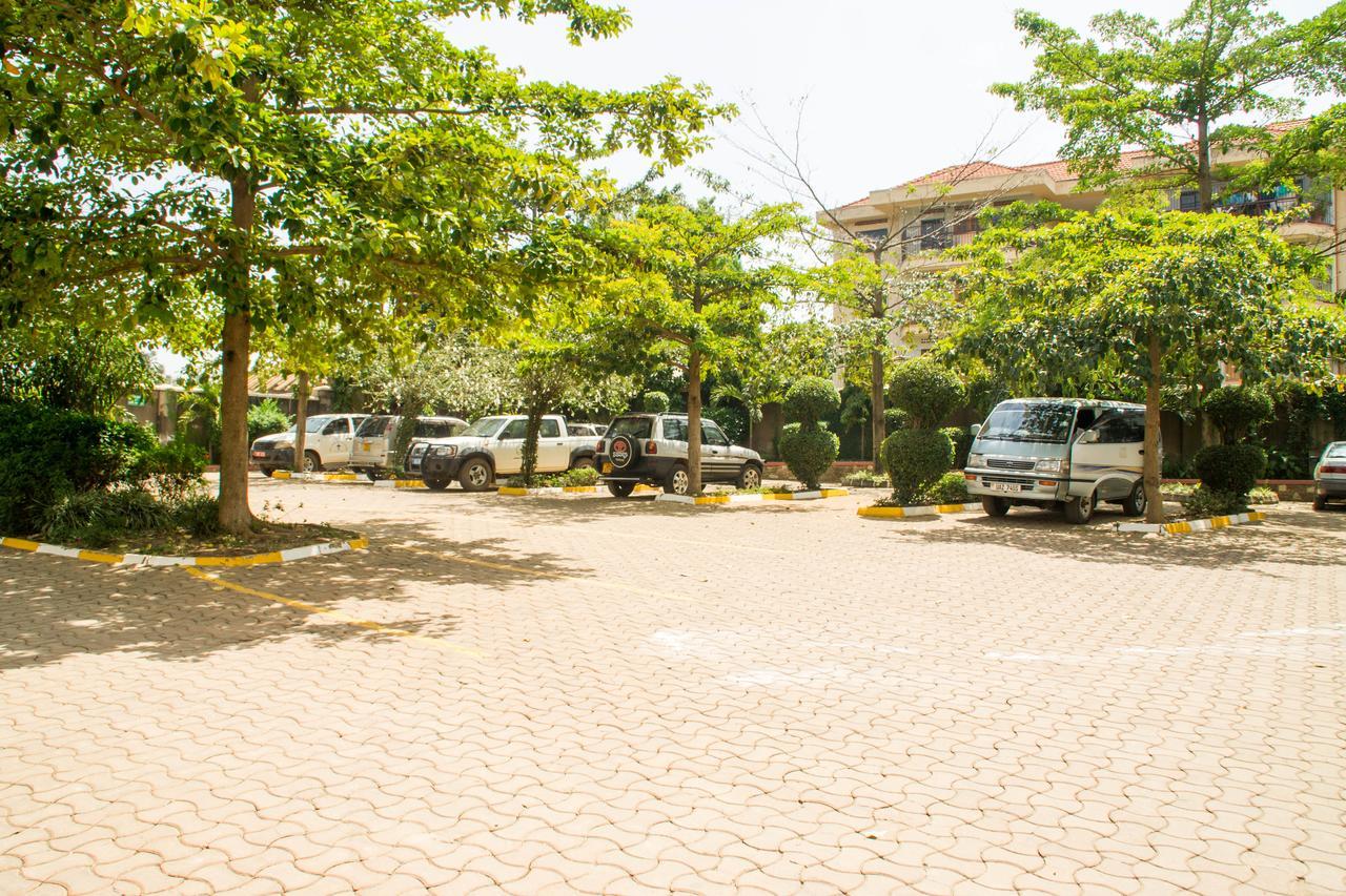 Desert Breeze Hotel Arua Esterno foto